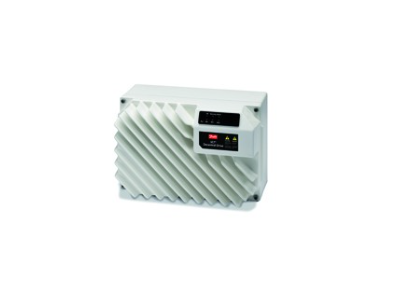 131Z5133 DANFOSS DRIVES Distributed frequency converter VLT FCD 302 2.2 kW / 3.0 HP, 380-480VAC Distributed frequency converter VLT FCD 302 2.2 kW / 3.0 HP, 380-480VAC (three-phase), Standard White IP66/NEMA4X, RFI Class A1/C2 No brake, full frame small w